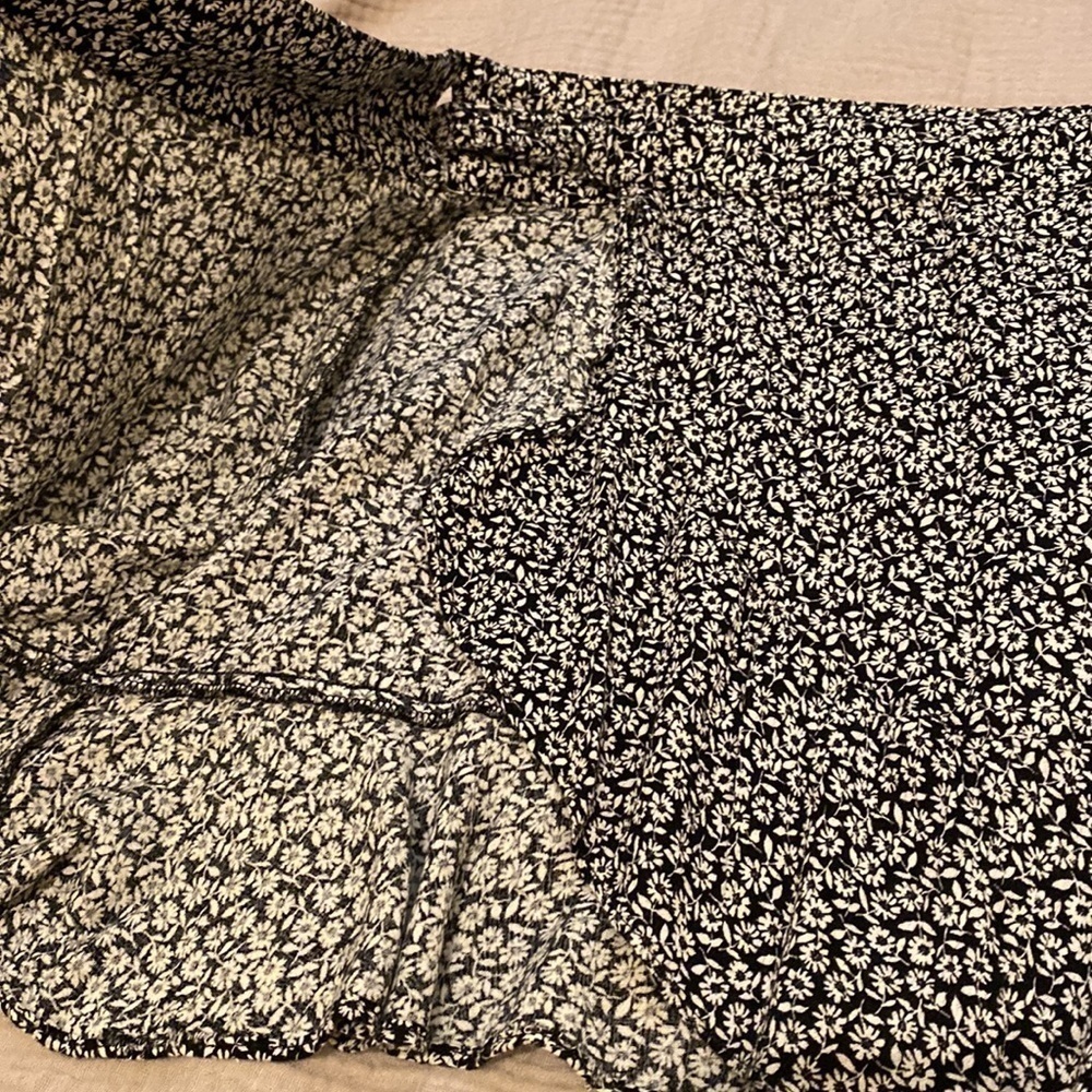 Sur La Cote Marea Skirt Black And White Floral Mini Wrap Skirt . Size M — image 8 of 8